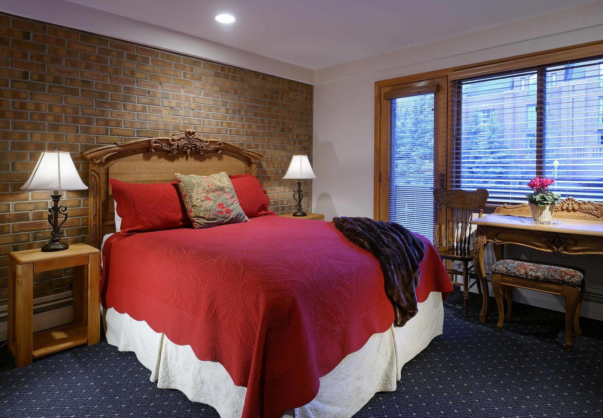 Mountain Chalet Hotel
